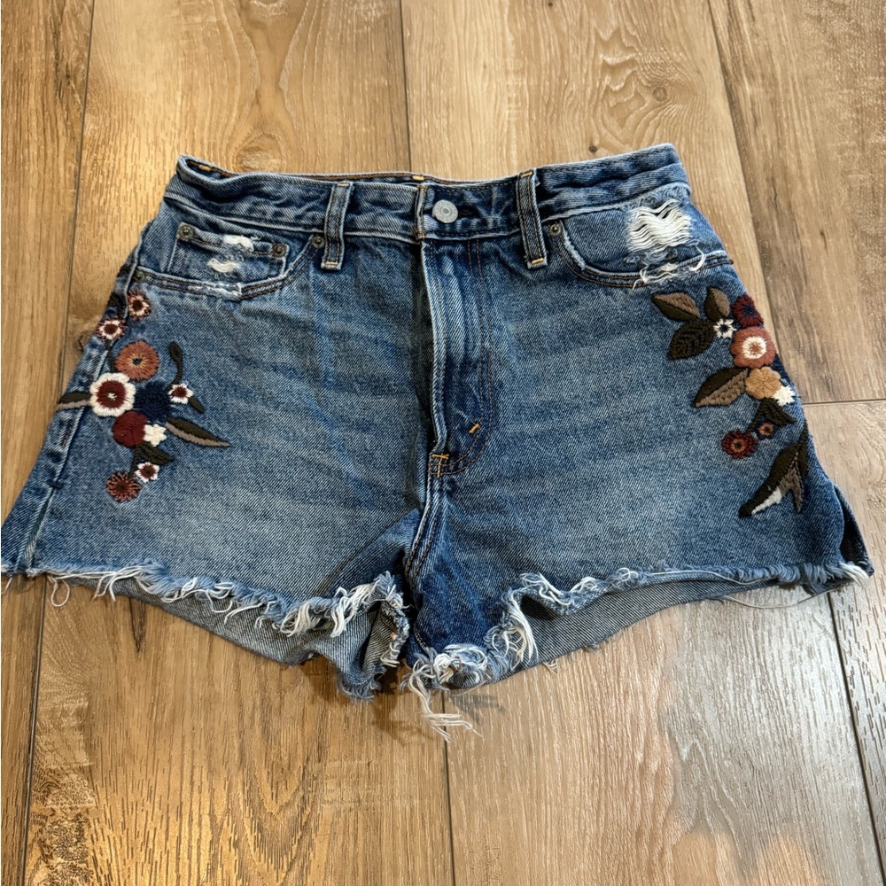 Abercrombie Annie high rise shorts size 26/2